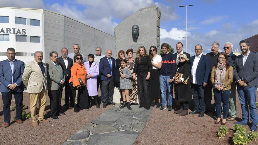 Busto en homenaje al empresario Agustín Reina Martinón en el polígono de Arinaga