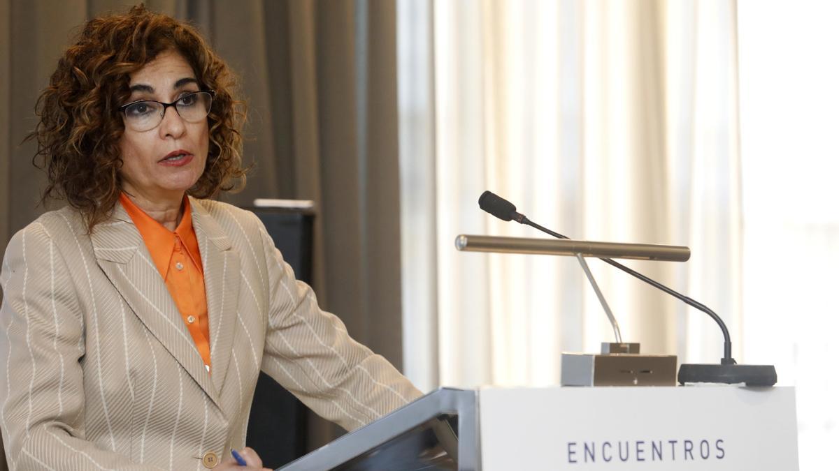 La ministra de Hacienda y Función Pública, María Jesús Montero durante su intervención en el acto en el AC Hotel Málaga Palacio. A 27 de enero de 2023, en Málaga (Andalucía).