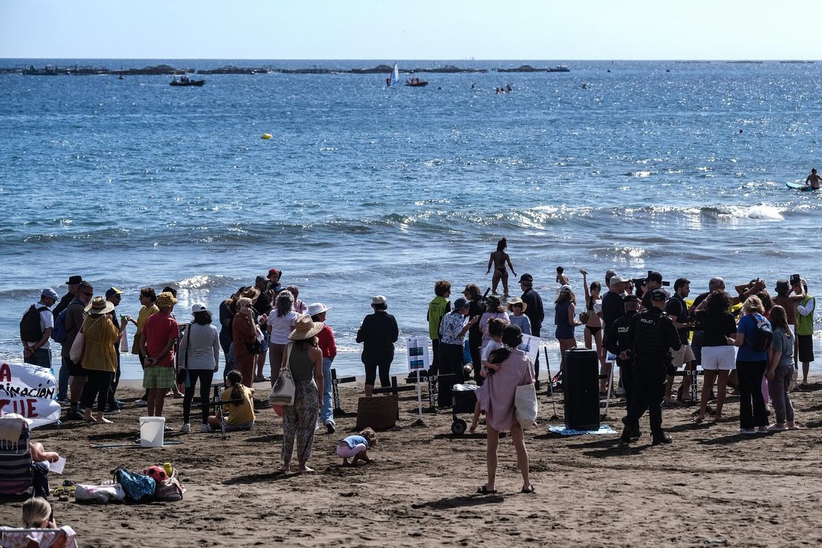 Manifestación contra las jaulas marinas en Salinetas
