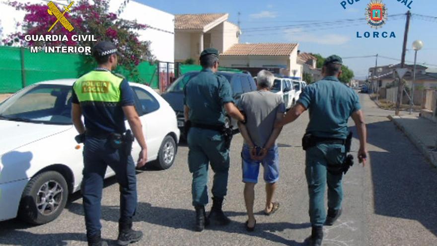 Detienen a un matrimonio que escondía 78 tortugas mora y traficaba con drogas en Lorca