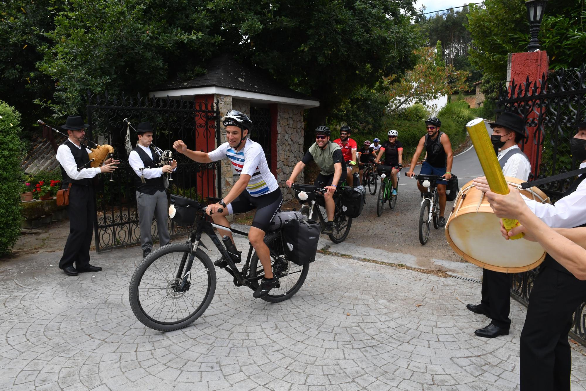 26 días y 2.200 kilómetros en bicicleta después, Ángel llegó a casa