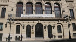L’Ajuntament de Lleida retira la pancarta pels ‘presos polítics’ després de l’ordre de la Junta Electoral
