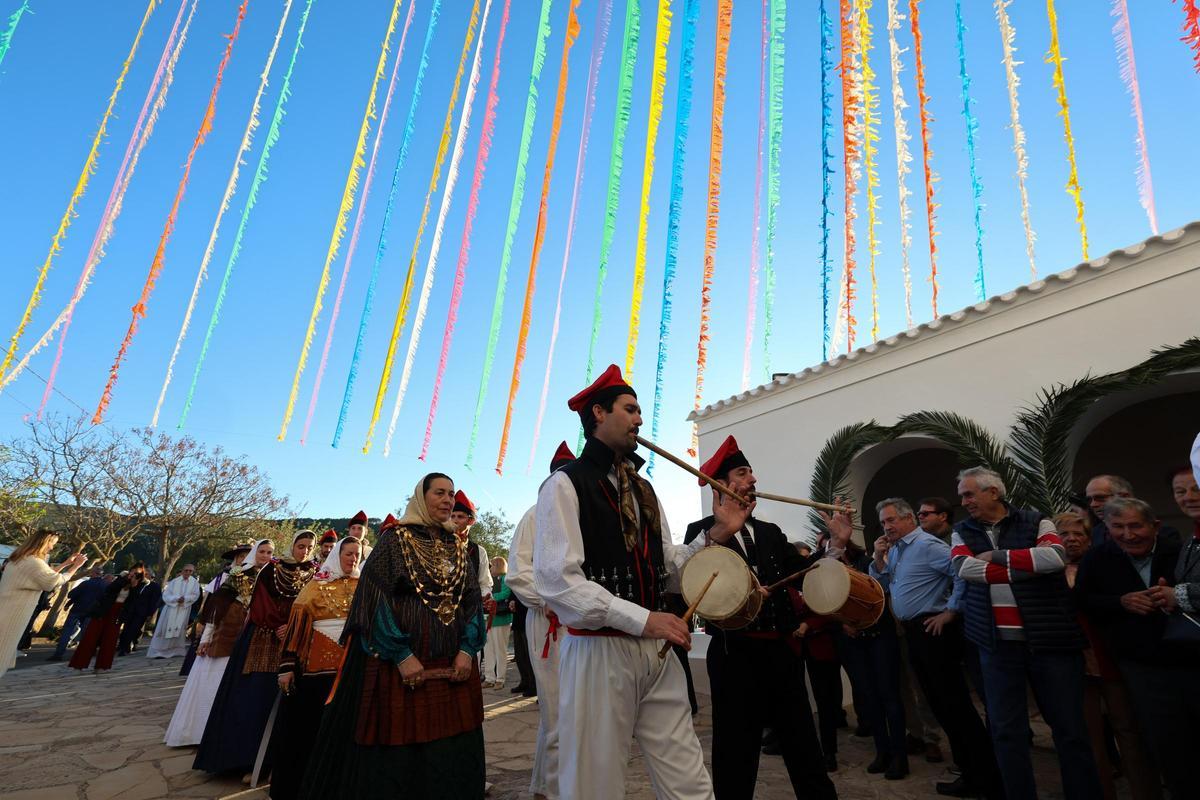 Descubre las mejores imágenes de las fiestas patronales de la Cala Sant Vicent