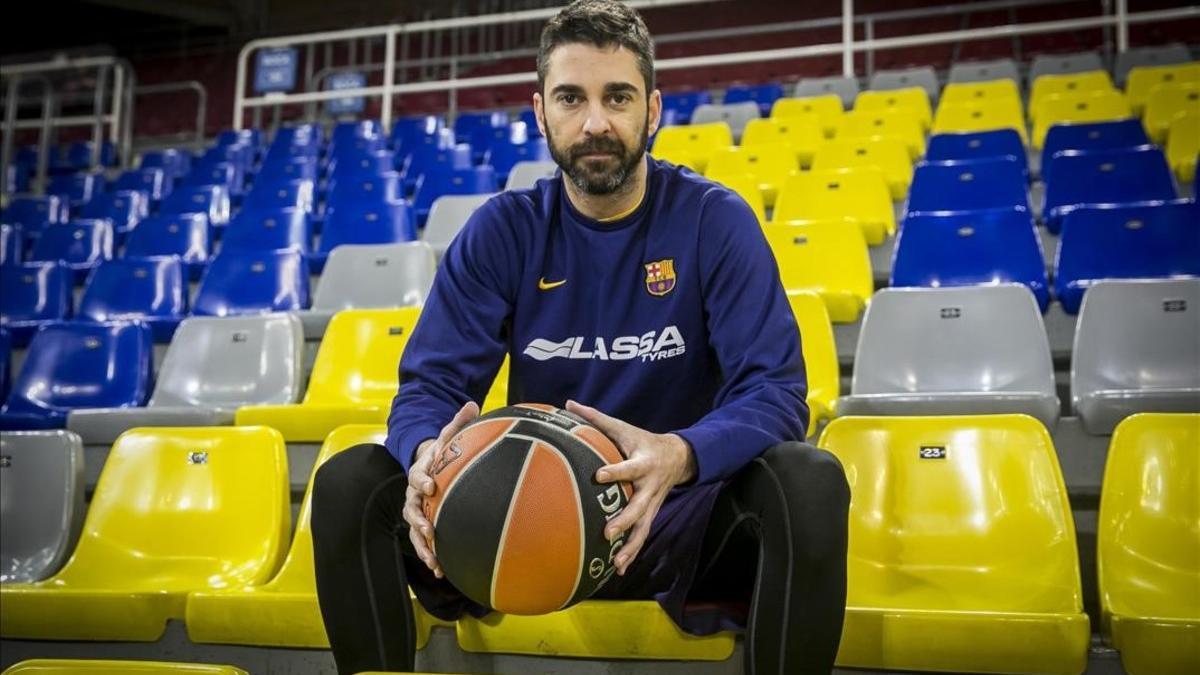 Juan Carlos Navarro posa en el Palau Blaugrana antes del entrenamiento