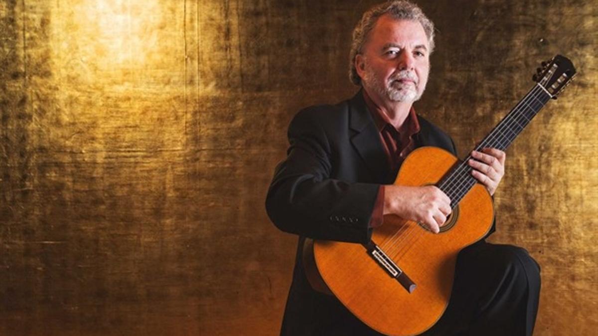 El virtuoso músico de guitarra clásica Manuel Barroso