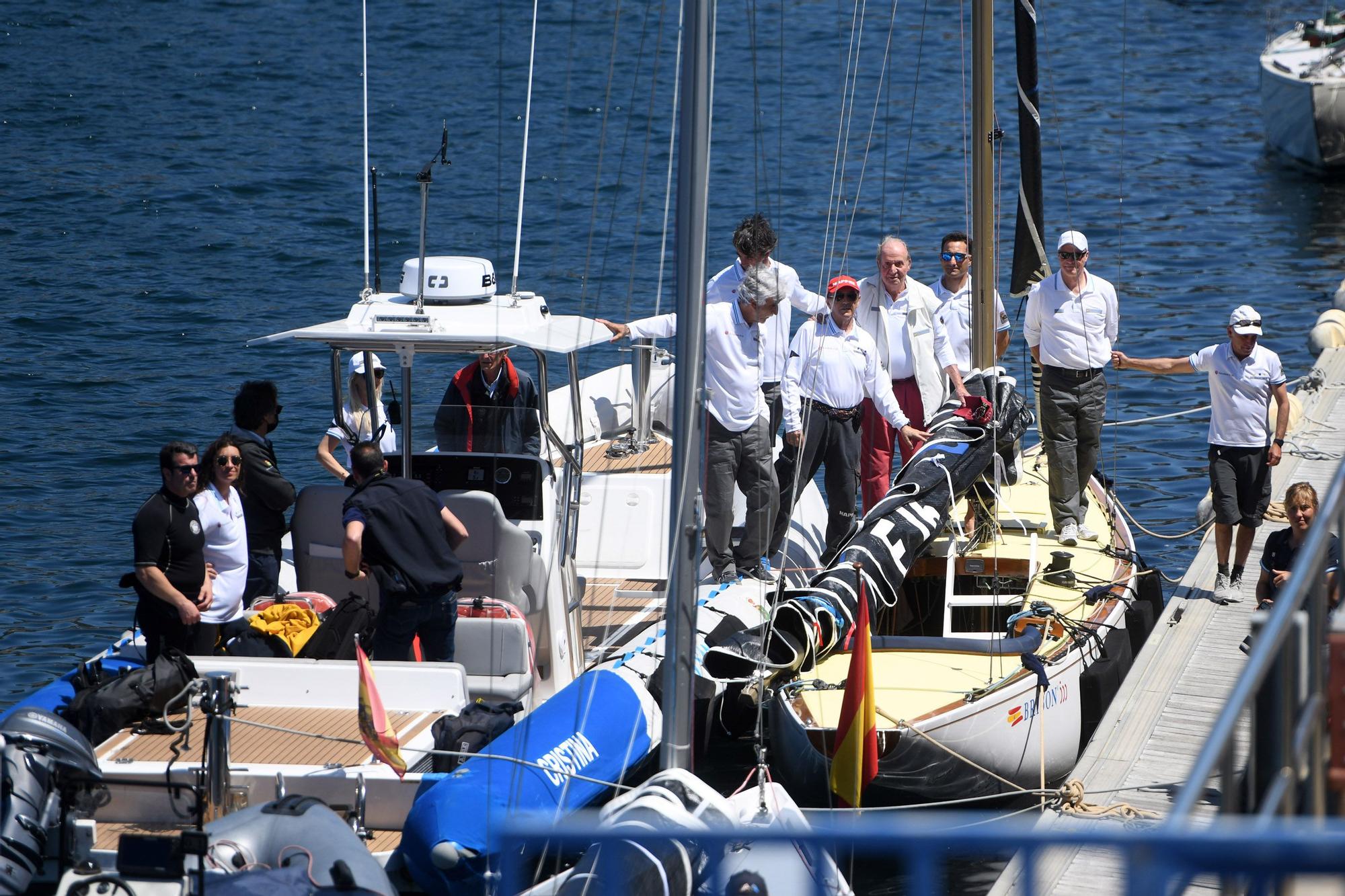 El rey emérito ya "navega" en la ría de Arousa