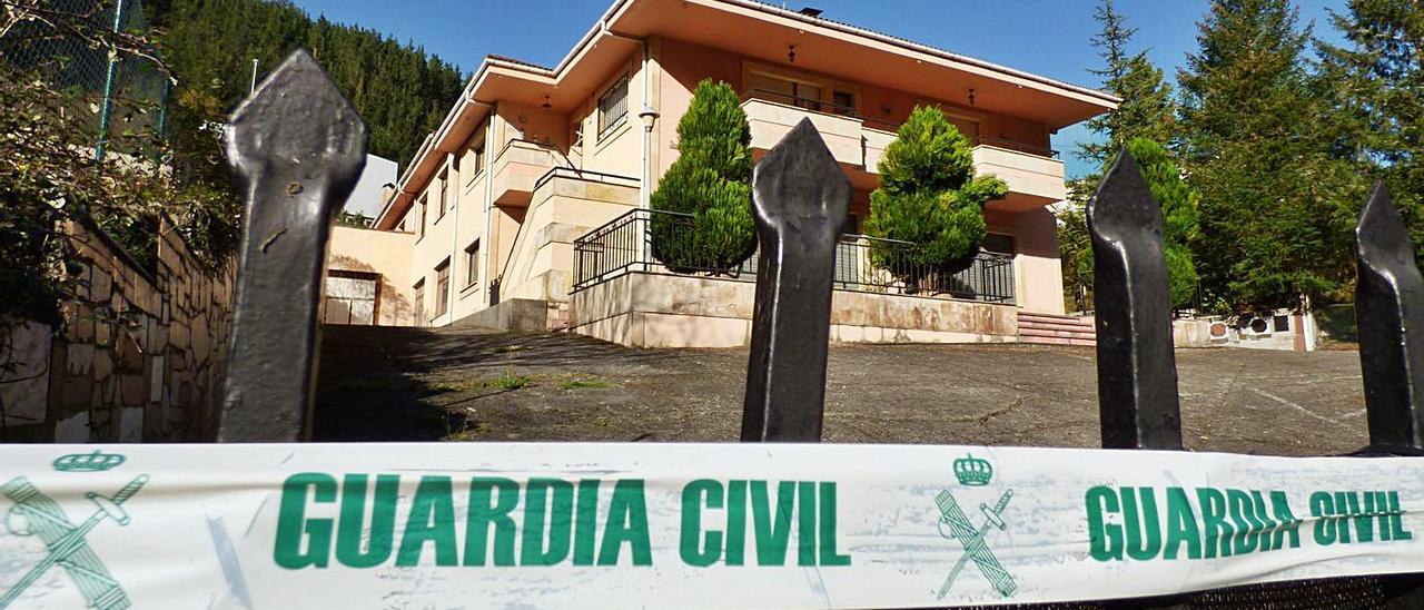 La casa en la que actuó la Guardia Civil el martes en Tebongo. | D. Á.