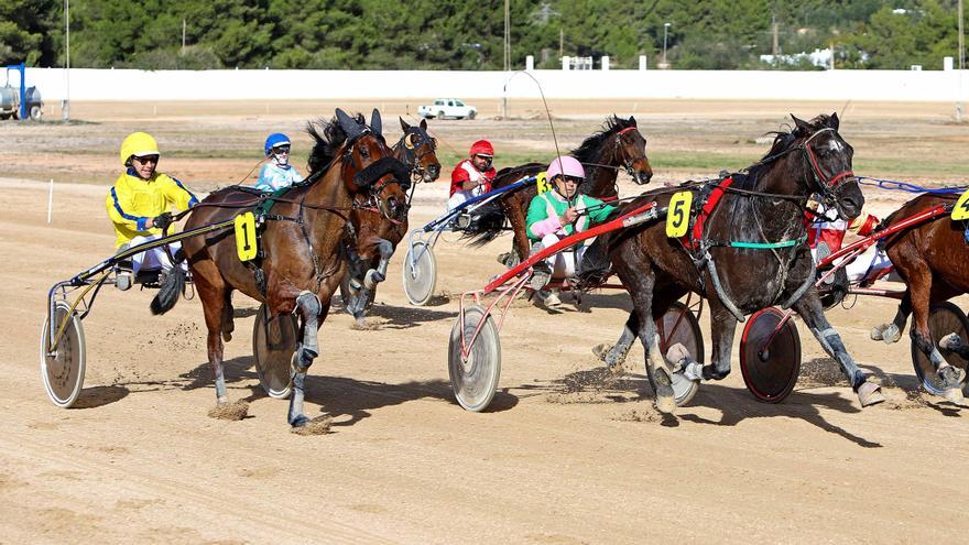 Vicente Marí se anota un ‘hat trick’ en el hipódromo de Sant Rafel