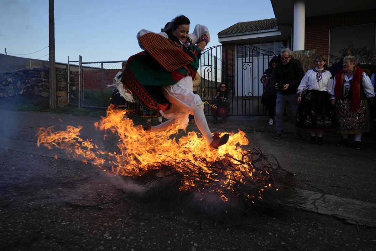 GALERÍA | Salto del piorno en Andavías contra viento y marea