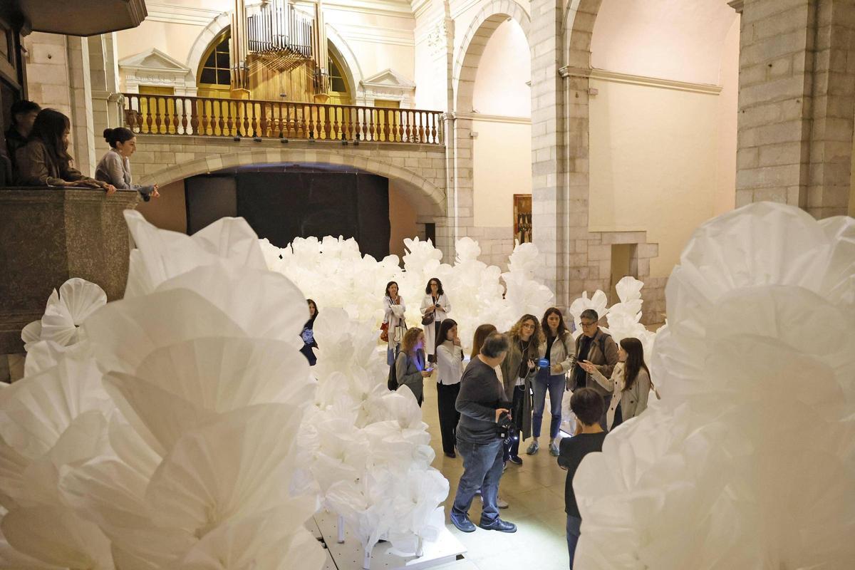 Les imatges de la instal·lació del BBVA a l'església de Sant Martí de Girona per Temps de Flors Les imatges de la instal·lació del BBVA a l'església de Sant Martí de Girona per Temps de Flors