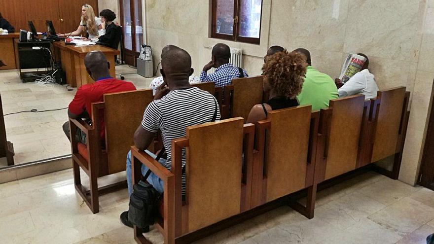 Varios de los acusados, ayer durante la vista oral celebrada en la Audiencia de Palma.