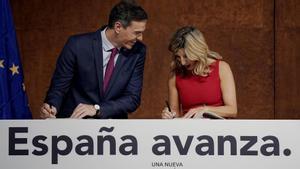 Sánchez y Díaz presentan el acuerdo programático alcanzado entre PSOE y Sumar para un nuevo Gobierno.
