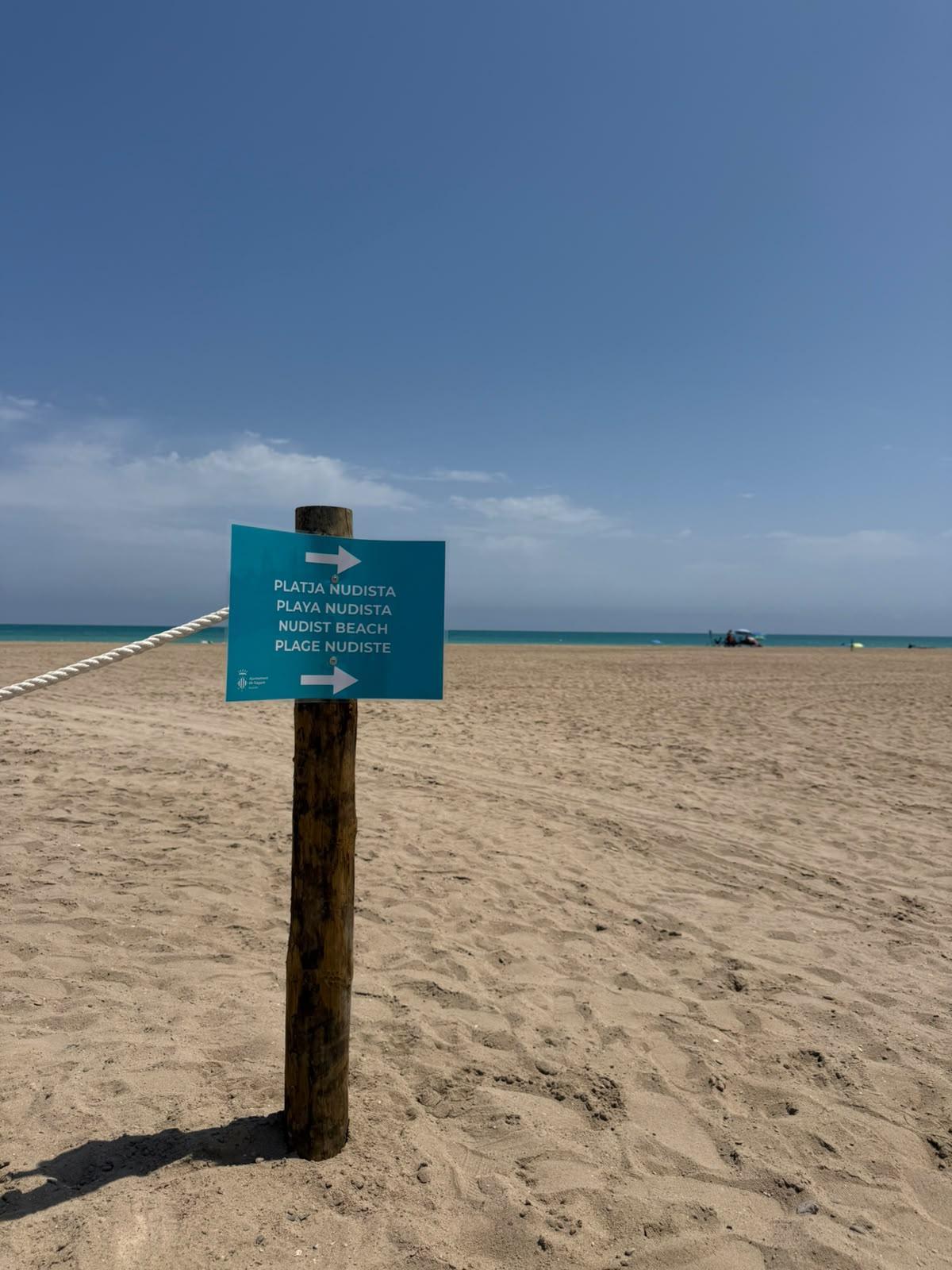 Uno de los nuevos carteles.