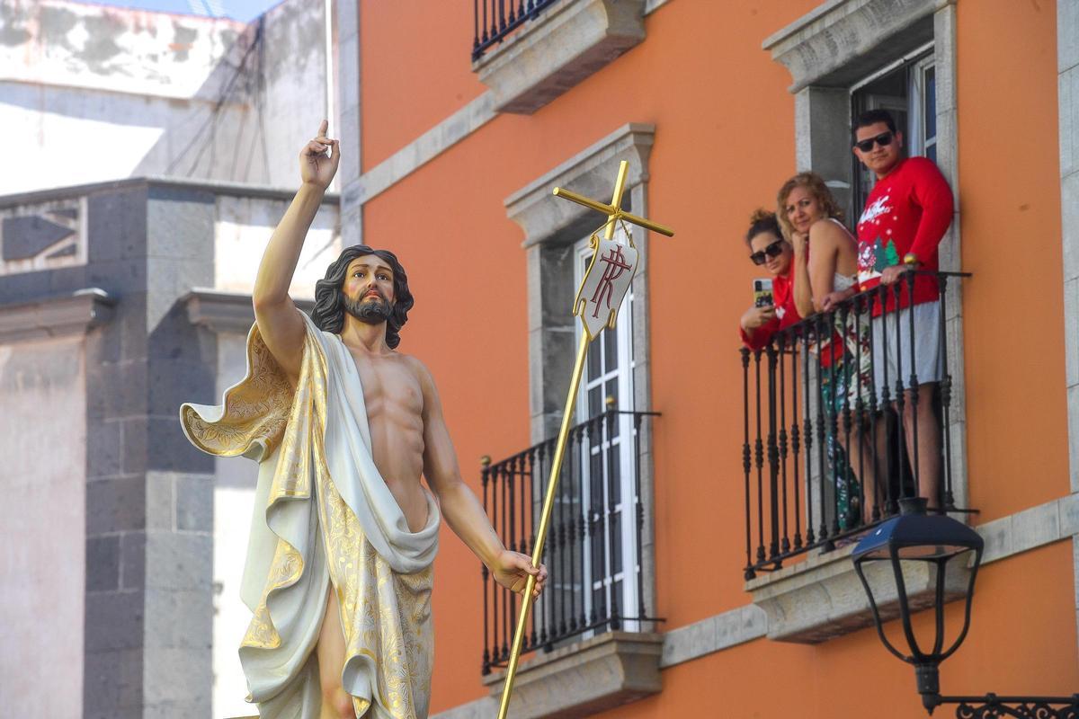 La procesión del Cristo de la Resurrección en la capital.