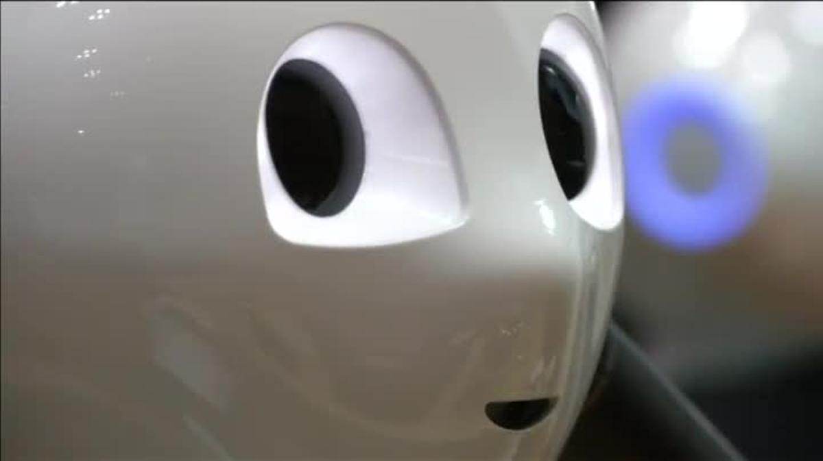 El robot humanoide ’Pepper’, programado para ceremonias budistas, en su presentación en una feria de Tokio.