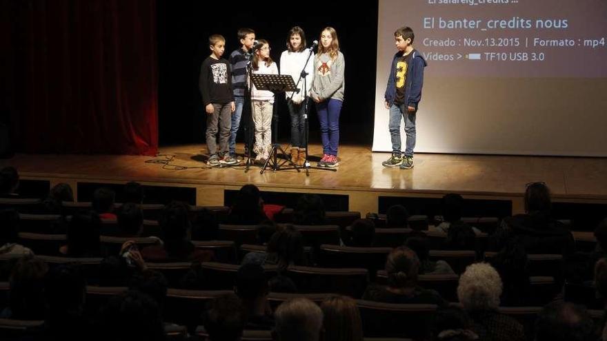 Proyección de piezas audiovisuales de los tres centros, ayer en el auditorio. // S. Á.