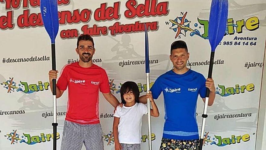 David Villa disfruta del verano asturiano y baja el Sella en canoa