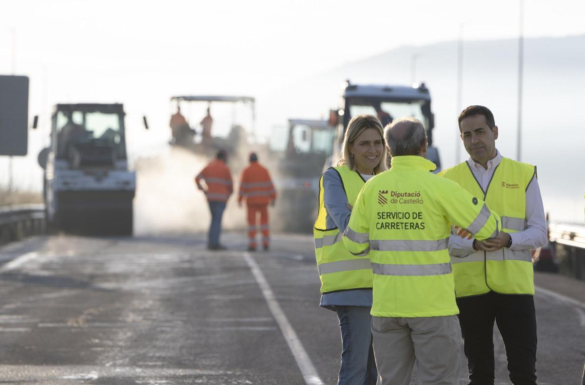 La presidenta, Marta Barrachina, y el vicepresidente Héctor Folgado durante una visita a unas obras en carreteras.