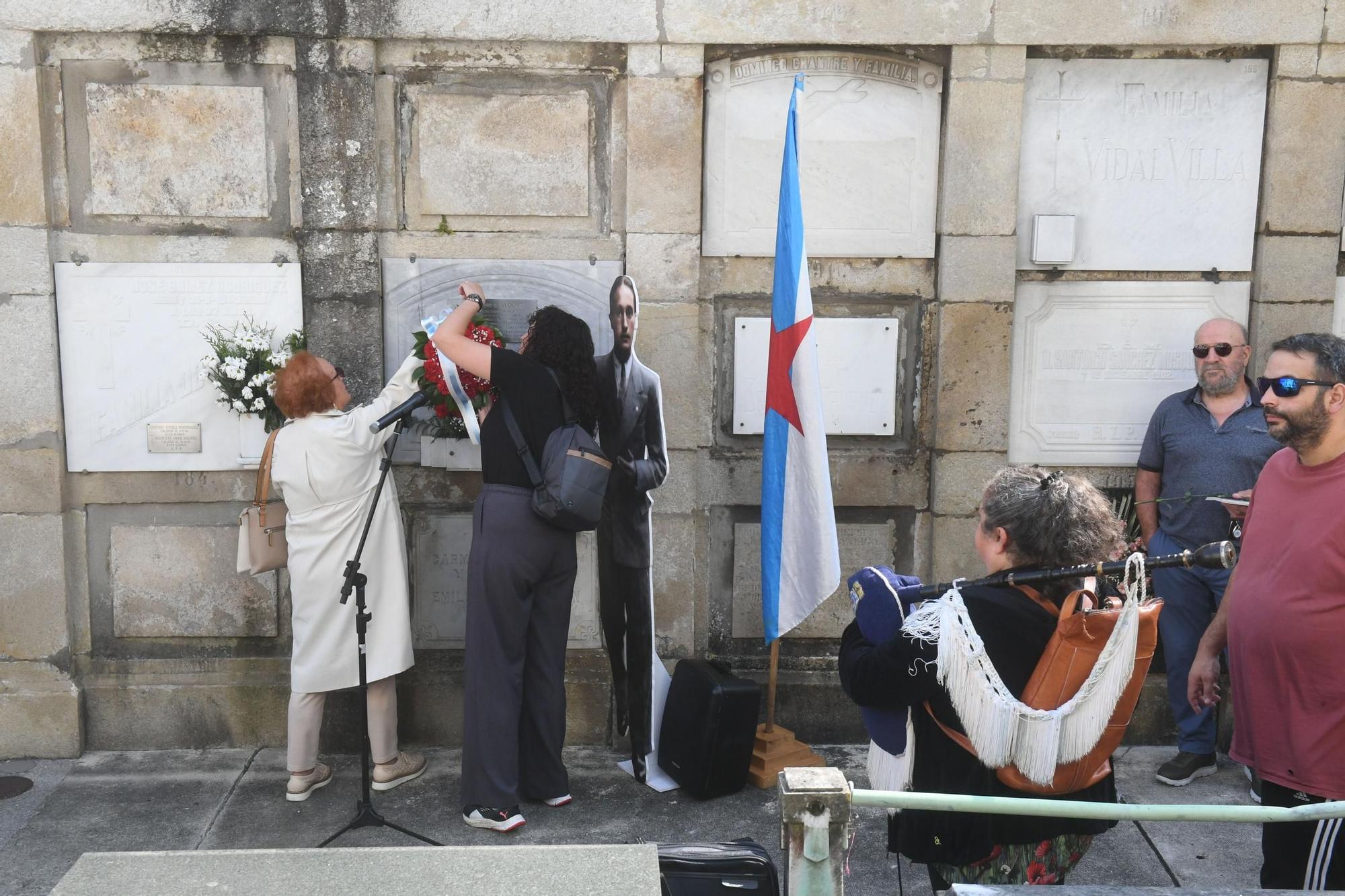 Ofrenda floral del BNG en la tumba de Pedro Galán Calvete