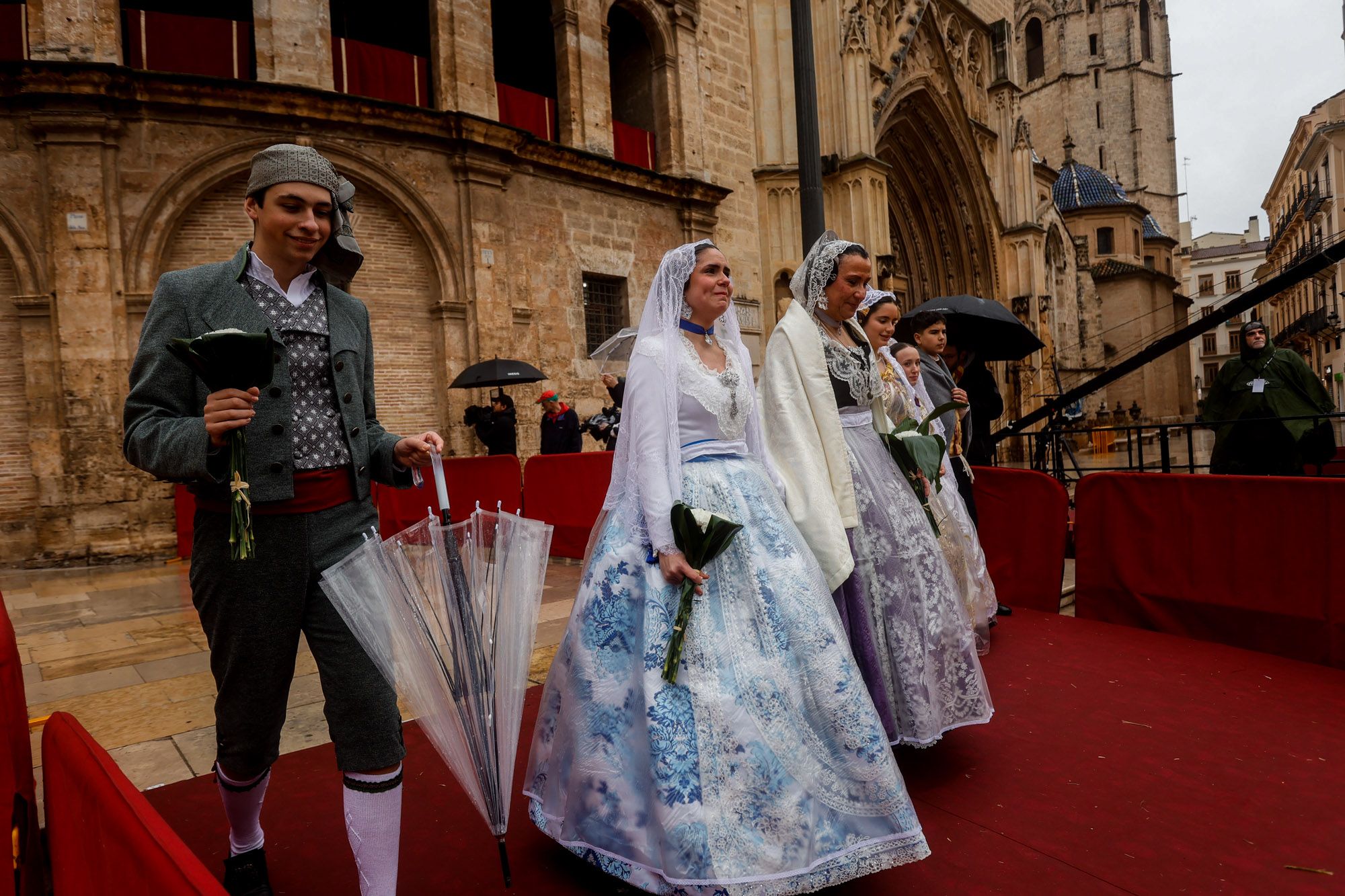 Todas las fotos de la Ofrenda del 18 de marzo por la calle San Vicente hasta las 17 horas