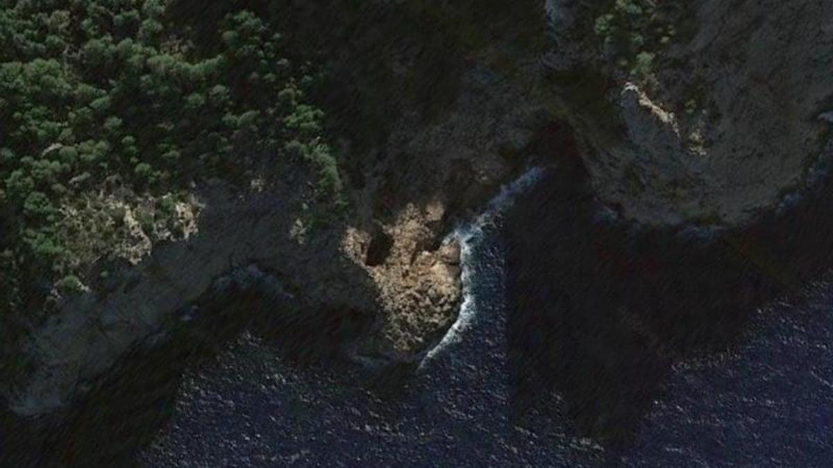 Imagen aérea de la cueva.