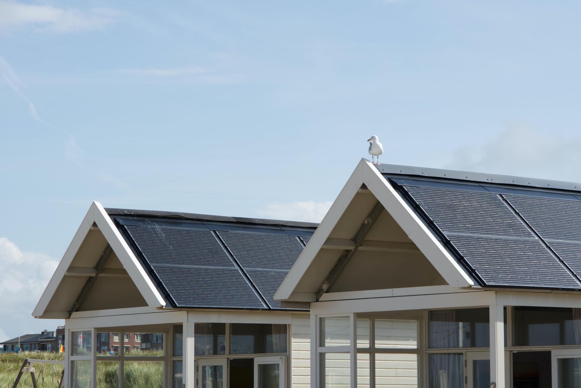 Dos casas con paneles solares en Países Bajos.