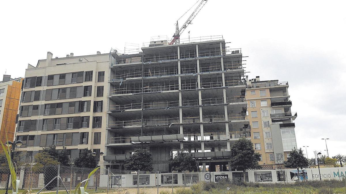 Uno de los edificios en construcción en la zona norte de la ciudad de Murcia.