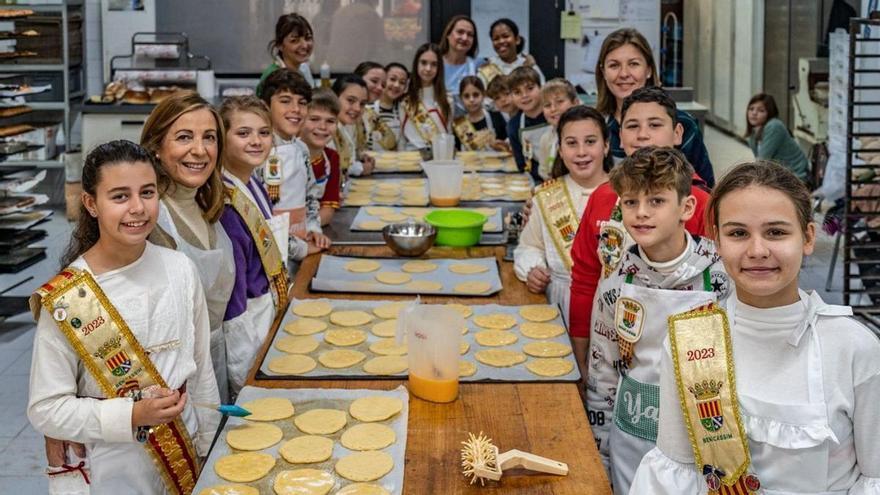 Benicàssim inicia la elaboración de las 23.000 ‘coquetas’ de Sant Antoni
