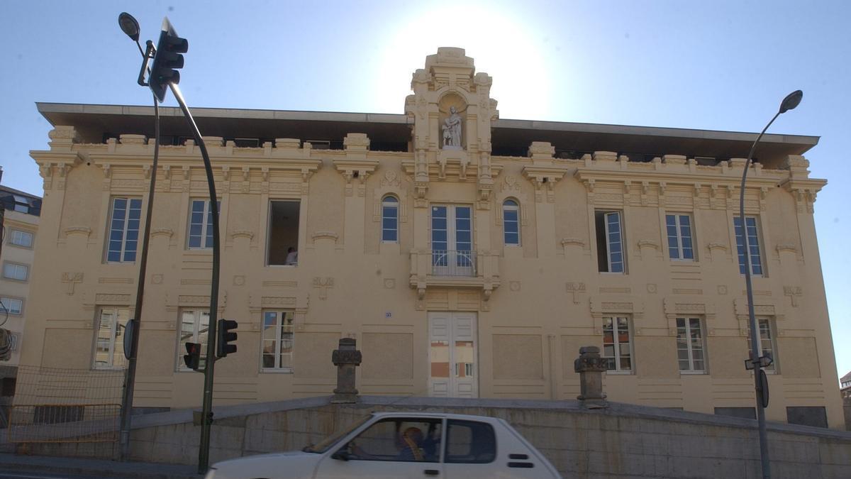 FACHADA DEL HOTEL SAN ROQUE, EN EL CONCELLO DE BETANZOS.