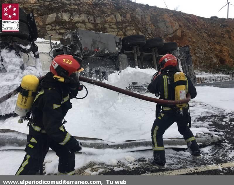 Así se actúa en un accidente de un camión con mercancías peligrosas