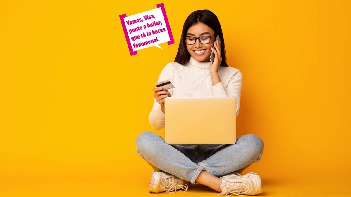 Chica comprando por internet con tarjeta en la mano