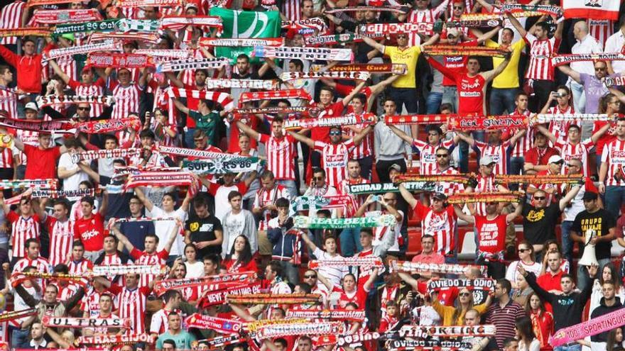 Aficionados del Sporting en El Molinón en el último partido ante el Betis.