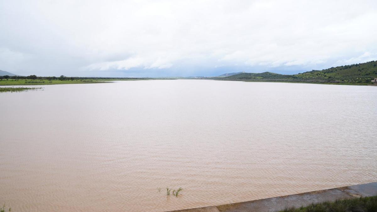 El embalse de Sierra Boyera tras las lluvias de Semana Santa.