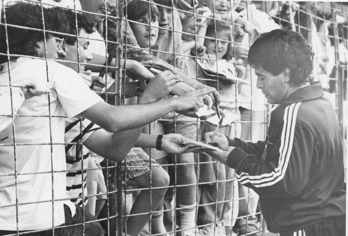 Cuando Maradona estuvo en Mestalla