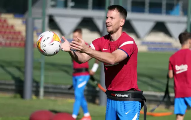 Entreno con estreno del pasado futuro del Barça