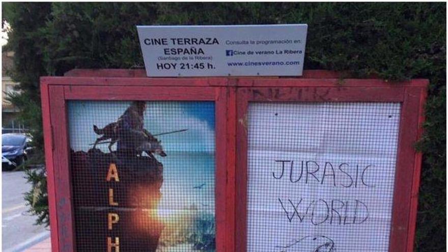 Cartel firmado por Bayona para el cine y el dibujante