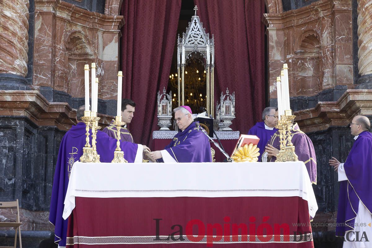 La vicaría de Cartagena, la UCAM, junto a asociaciones y peregrinos de toda España se ponen a los pies de la Vera Cruz