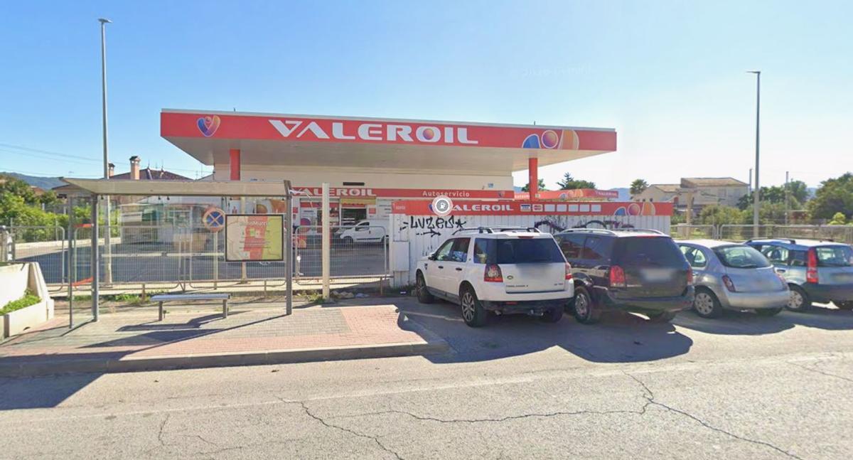 Gasolinera Valeroil.