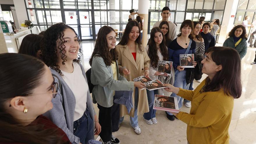 Estudiantes de Bachillerato reciben información sobre las titulaciones del campus.