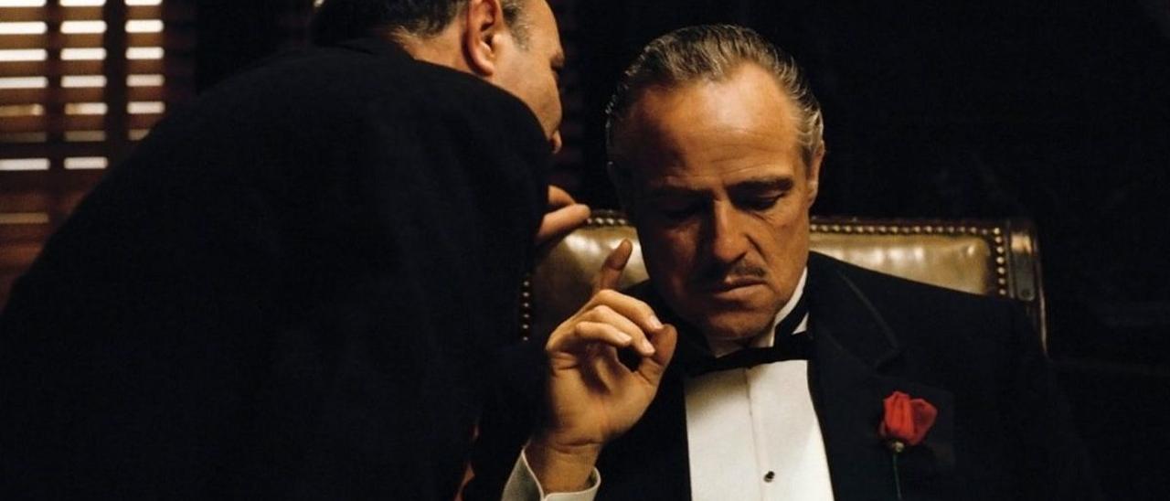 Marlon Brando, como Vito Corleone, en una icónica imagen de ’El Padrino’, de Francis Ford Coppola.