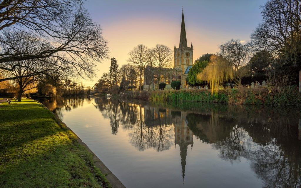 Vistas del pueblo de Stratford-upon-Avon sobre el río.