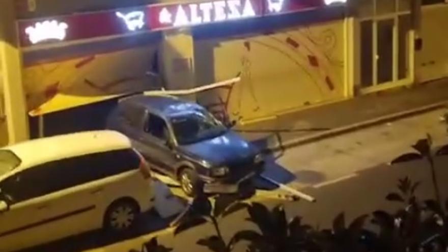 Alunizaje en un supermercado en Tenerife