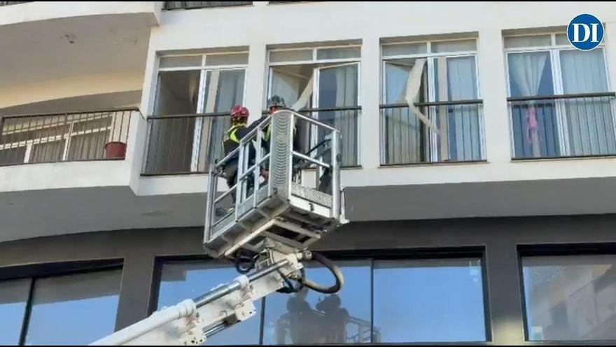 Bomberos intervienen en una vivienda de Ibiza para cerrar las ventanas que corrían riesgo de romperse