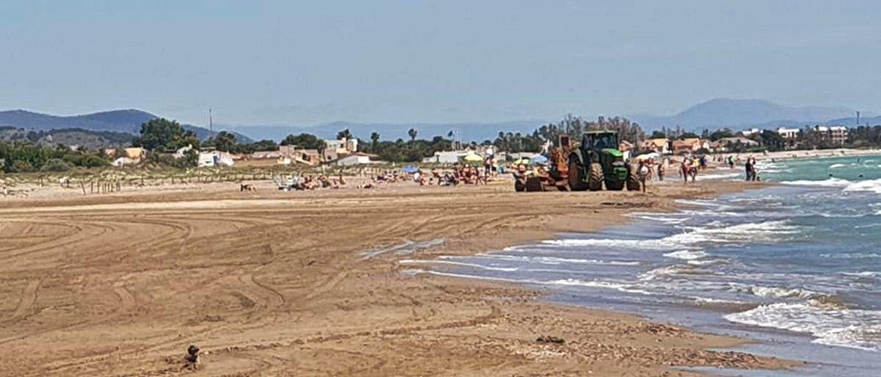 Obras en la playa, ayer.