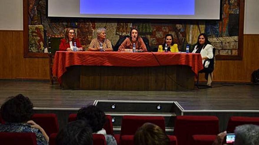 Mesa redonda celebrada ayer en La Encomienda.