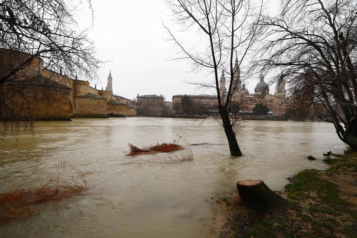 El río Ebro a su paso por Zaragoza.
