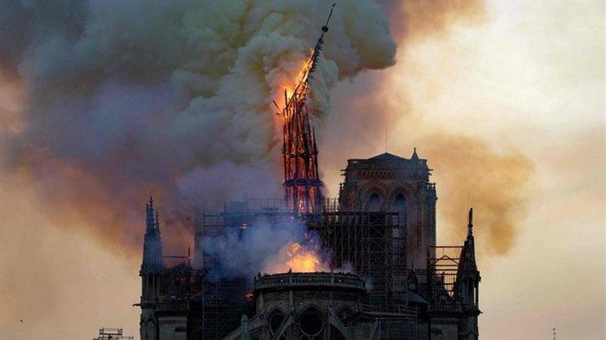 Notre Dame, confinada un año después del incendio