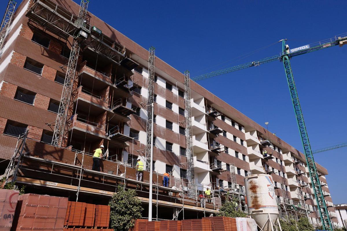 Obras Pisos Nuevos Huerta Santa Isabel Oeste. Construcción, gruas, vivienda.