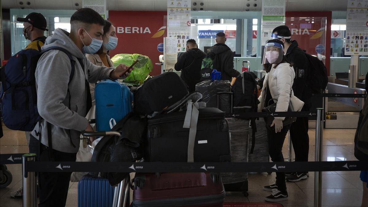 Llegada de viajeros al aeropuerto del Prat.