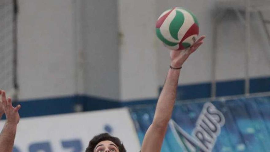 Un momento de un partido del Club Voleibol Vigo. // José Lores